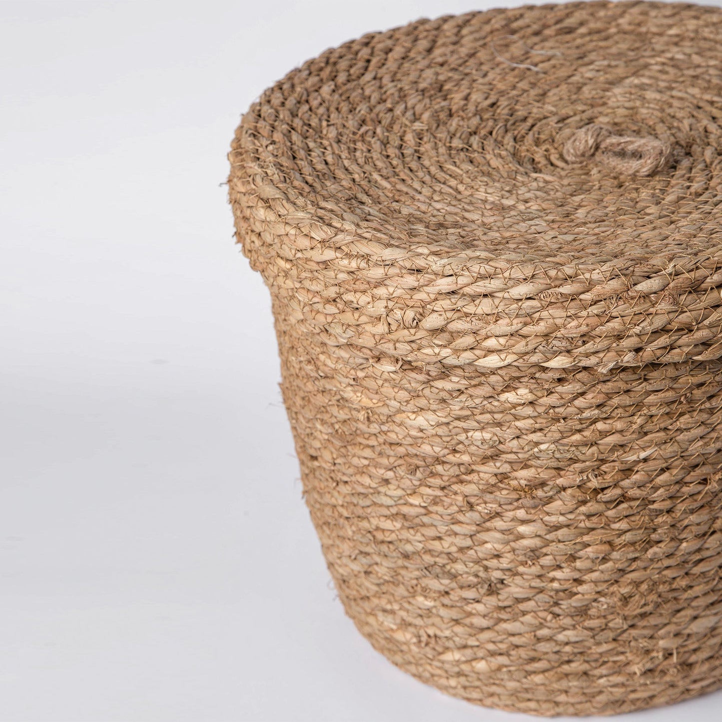 830 - Seagrass Basket with lid