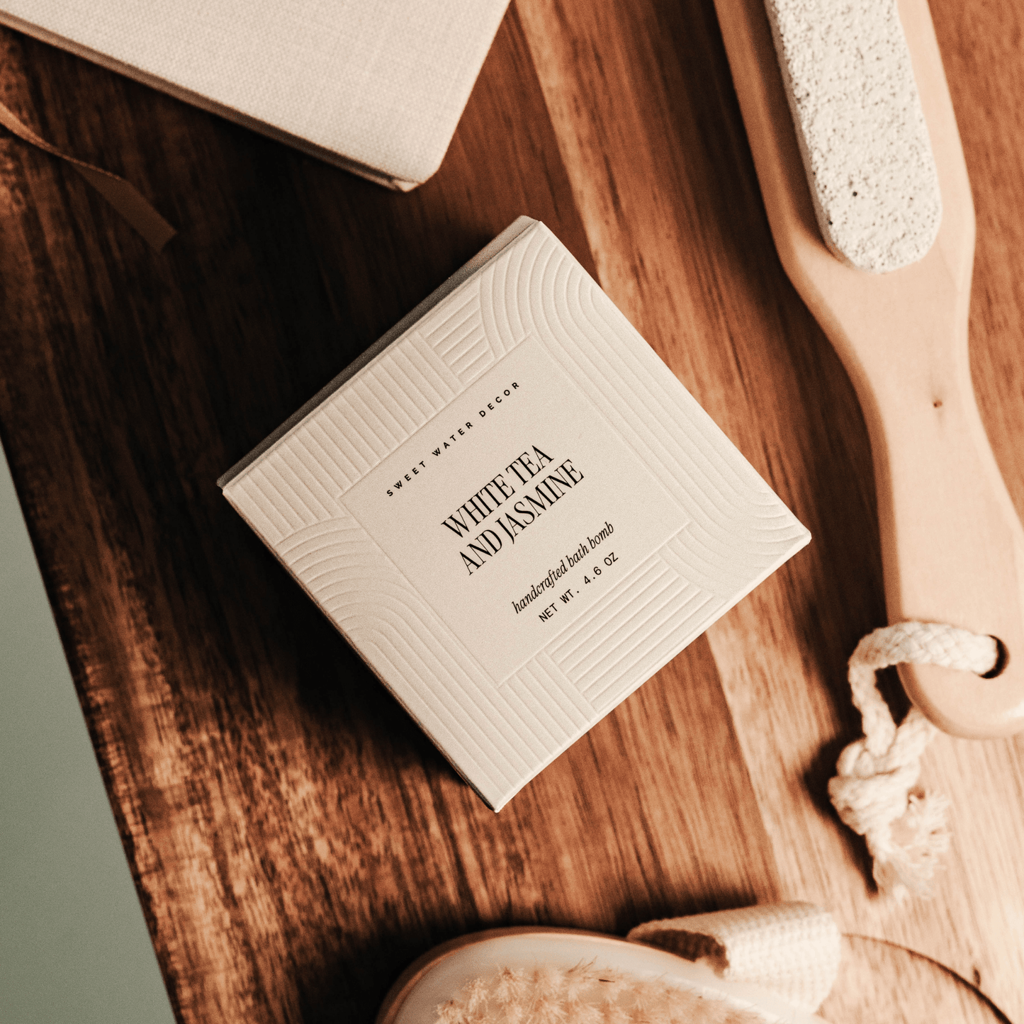 White Tea and Jasmine 4.6 oz Bath Bomb