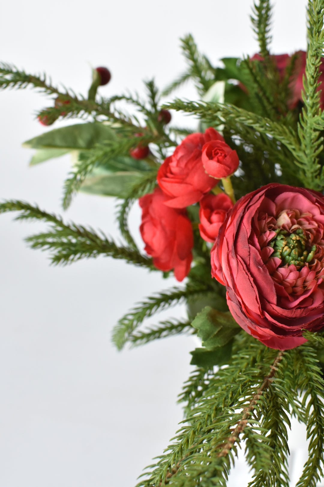 Red Ranunculus/Holly/Norfolk Pine Drop In X01